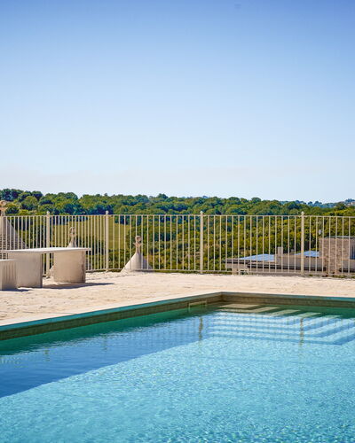 Trullo Emmebi Vista Valle D'Itria: Bleu, Piscine, Mobilier De Jardin, Composite, Recours, Ombre, Eco Hôtel, Plate-Forme, Balancelle, Chaise