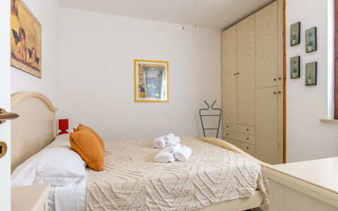 Veranda sul Conero: Meubles, Lit, Design Intérieur, Chambre, Mur, Literie, Drap De Lit, Pièce, Sol, Bois
