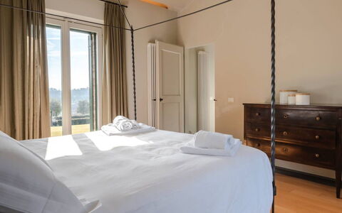 Loft Borgo Syrah: Lit, Meubles, Chambre, Design Intérieur, Bois, Literie, Drap De Lit, Textile, Linge, Sol