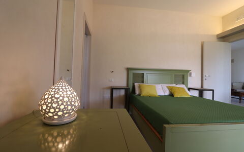 Elegante Villa Casale 50: Meubles, Design Intérieur, Lit, Sol, Sol, Chambre, Mur, Bois, Plafond, Pièce