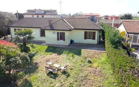 Villa Camerini, Nature, Bikes and Beaches: Bâtiment, Maison, Zone Résidentielle, Toit, Domicile, Chalet, Établissements Humains, Banlieue, Biens, Allée