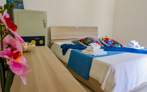 Elaia'S House Cannole: Meubles, Design Intérieur, Sol, Sol, Chambre, Lit, Bois, Drap De Lit, Textile, Pièce