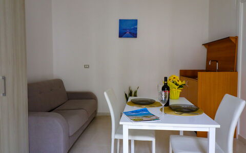 Elaia'S House Cannole: Bois, Sol, Design Intérieur, Sol, Appartement, Tache De Bois, Dur, Chaise, Salon