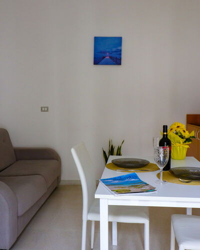 Elaia'S House Cannole: Bois, Sol, Design Intérieur, Sol, Appartement, Tache De Bois, Dur, Chaise, Salon