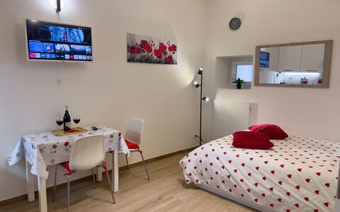 Studio Piccolo al Verticale - Levanto: Design Intérieur, Meubles, Sol, Chambre, Sol, Lit, Plafond, Pièce, Textile, Drap De Lit