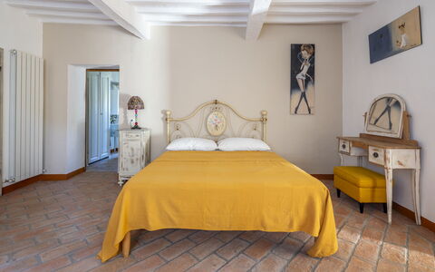 House in Sassa, Historic Tuscany Village, View: Meubles, Mur, Chambre, Sol, Design Intérieur, Lit, Bois, Sol, Drap De Lit, Pièce