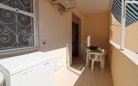 Alice: Sol, Sol, Appartement, Tache De Bois, Balcon, Daylighting