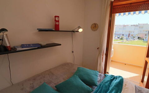 Myriam: Design Intérieur, Meubles, Sol, Pièce, Sol, Chambre, Orange, Lit, Appartement, Plafond
