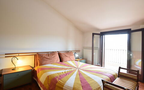 Villa Margi: Lit, Meubles, Design Intérieur, Chambre, Sol, Sol, Literie, Pièce, Drap De Lit, Mur