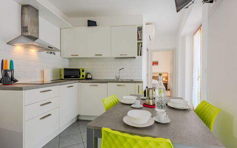 Antica Corte: Design Intérieur, Cuisine, Sol, Comptoir, Plafond, Sol, Meubles, Pièce, Domicile, Principaux Appliance