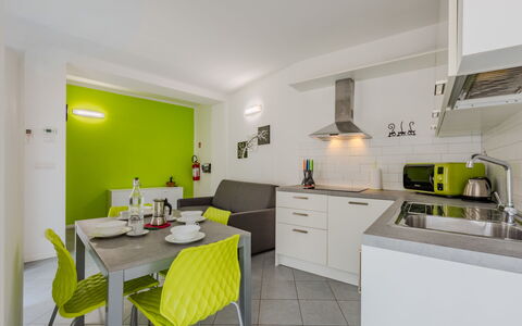 Antica Corte: Design Intérieur, Cuisine, Sol, Plafond, Pièce, Comptoir, Appartement, Évier, Principaux Appliance, Chaise