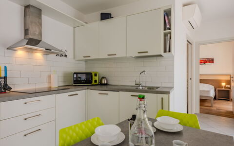 Antica Corte: Design Intérieur, Comptoir, Cuisine, Sol, Plafond, Principaux Appliance, Meubles, Sol, Appareil De Cuisine, Évier