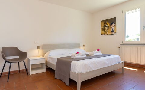 Rose Adriano Home: Sol, Design Intérieur, Sol, Lit, Chambre, Cadre De Lit, Plafond, Literie, Drap De Lit, Tache De Bois