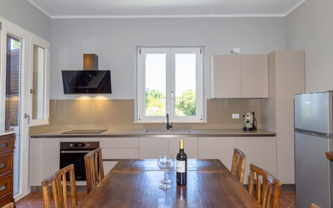 Rose Adriano Home: Meubles, Design Intérieur, Cuisine, Sol, Cabinetry, Comptoir, Appareil De Cuisine, Bois, Plafond, Sol