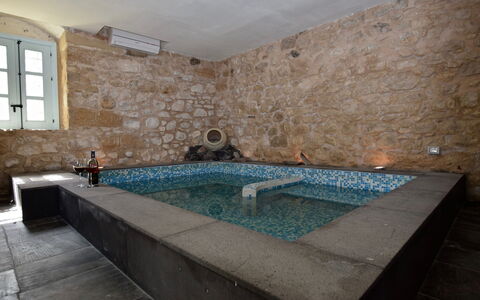 Villa Fontanazza: Baignoire, Sol, Piscine, Luminaire Plomberie, Sol, Composite, Jacuzzi, Tuile, Recours