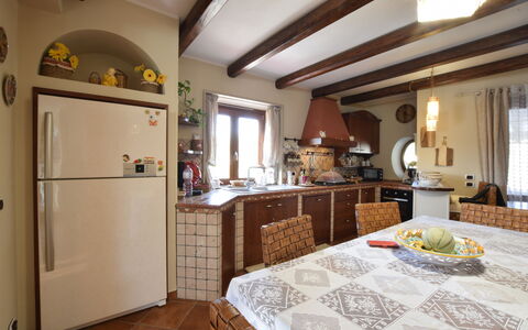 Villa Ina: Meubles, Design Intérieur, Mur, Sol, Bois, Plafond, Cuisine, Pièce, Chaise, Table Cuisine Et Salle A Manger
