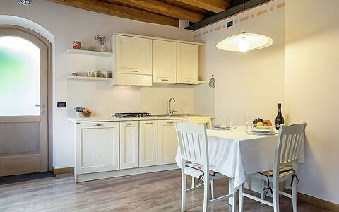 La Corte di Marga - Casa Gustet: Meubles, Design Intérieur, Sol, Bois, Sol, Plafond, Cuisine, Comptoir, Pièce, Éclairage