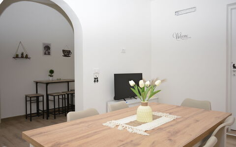 Villa Cosentini: Meubles, Design Intérieur, Sol, Mur, Table, Bois, Sol, Table Cuisine Et Salle A Manger, Chaise, Salle À Manger