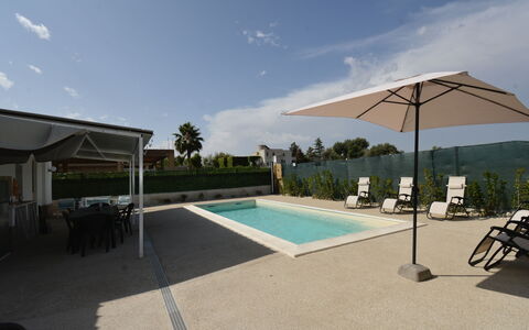 Villa Cosentini: Piscine, Parapluie, Mobilier De Jardin, Recours, Composite, Ombre, Chaise, Balancelle, Eco Hôtel, Loisir