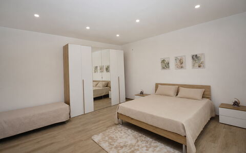 Villa Cosentini: Meubles, Lit, Design Intérieur, Chambre, Sol, Sol, Mur, Bois, Pièce, Literie