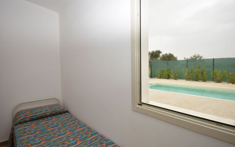 Villa Cosentini: Sol, Chambre, Plâtre, Daylighting, Lit, Literie, Cadre De Lit
