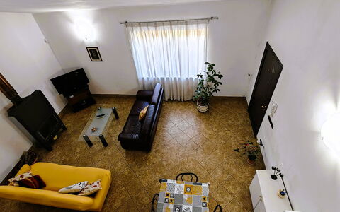 Villa del Monte: Meubles, Design Intérieur, Sol, Sol, Mur, Canapé, Bois, Pièce, Plafond, Salon