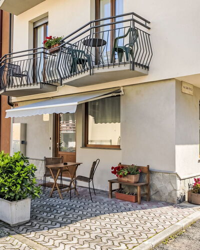 Mimi: Pot De Fleur, Porte, Balcon, Plante D'Appartement, Appartement, Store, Peindre