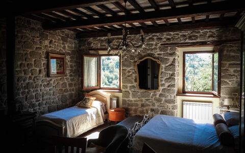 Agriturismo Arcera: Mur, Chambre, Lit, Meubles, Drap De Lit, Design Intérieur, Literie, Cadre De Lit, Pièce, Plafond
