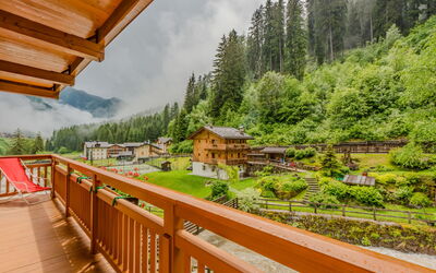 Malè 100: Domicile, Station De Montagne, Eco Hôtel, Mélèze, Balcon, Tache De Bois, Village, Dur, Recours, Vallée