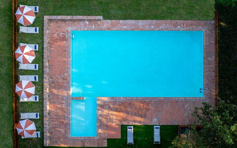 Maison Badia a Passignano: Piscine, Recours, Composite, Loisir, Eco Hôtel, Thermes, Hôtel, Mobilier De Jardin, Ombre, Caractéristique De L'Eau