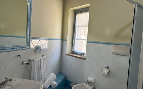 Casa Stella Serena, Podere le Scopaie, Pool: Lavabo, Design Intérieur, Sol, Luminaire Plomberie, Salle De Bains, Sol, Meubles, Évier, Robinet, Plomberie