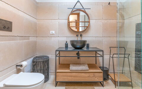 Le Camere di Corte Kalia by Raro Rooms: Sol, Luminaire Plomberie, Sol, Design Intérieur, Tuile, Salle De Bains, Plomberie, Robinet, Céramique, Évier