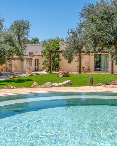 Le Camere di Corte Kalia by Raro Rooms: Piscine, Biens, Recours, Jardin, Ombre, Hacienda, Arrière-Cour, Aménagement Paysager, Cour, Caractéristique De L'Eau