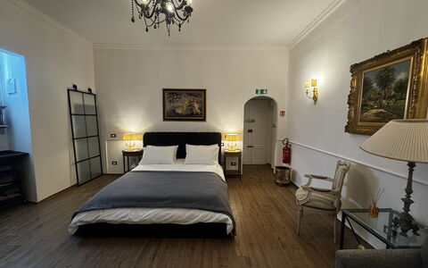 Maison D'Alice: Chambre, Lit, Meubles, Design Intérieur, Sol, Sol, Drap De Lit, Literie, Plafond, Éclairage