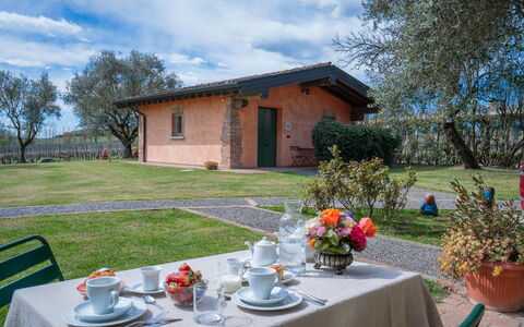 Preseglie Lake Garda: Chalet, Biens, Jardin, Pelouse, Ferme, Cour, Aménagement Paysager, Hacienda, Parc, Batiments Jardin