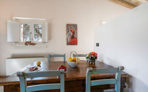 Preseglie Lake Garda: Meubles, Design Intérieur, Mur, Sol, Bois, Table, Plafond, Table Cuisine Et Salle A Manger, Sol, Salle À Manger