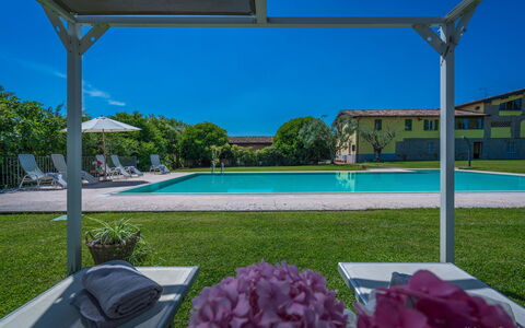 Preseglie Lake Garda: Biens, Piscine, Ombre, Pelouse, Cour, Aménagement Paysager, Villa, Cour, Hacienda, Recours