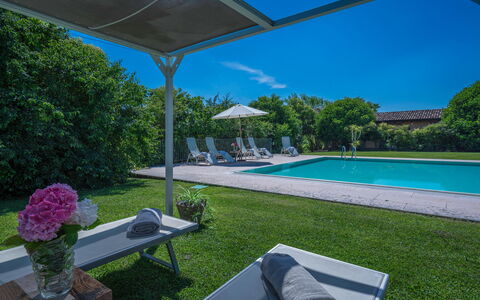 Preseglie Lake Garda: Piscine, Jardin, Ombre, Biens, Aménagement Paysager, Recours, Mobilier De Jardin, Pelouse, Cour, Hacienda