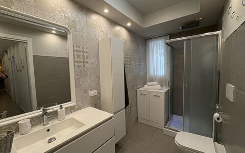 Casa Amare: Lavabo, Luminaire Plomberie, Sol, Design Intérieur, Évier, Sol, Armoire De Toilette, Salle De Bains, Miroir, Robinet
