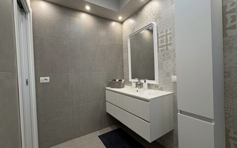 Casa Amare: Sol, Mur, Design Intérieur, Sol, Luminaire Plomberie, Lavabo, Armoire De Toilette, Salle De Bains, Évier, Plafond