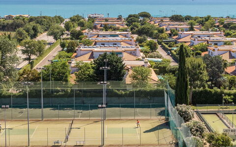 Suite Riviera: Zone Résidentielle, Paysage, Design Urbain, Court De Tennis, Vue Du Ciel, Photographie Aérienne, Aménagement Paysager, Banlieue, Biens, Parc