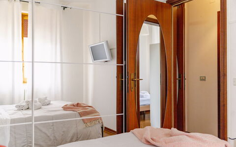 Casa di Lilia: Design Intérieur, Bois, Sol, Meubles, Sol, Lit, Chambre, Éclairage, Pièce, Domicile