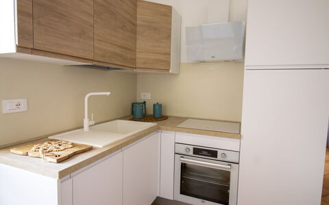 Sweet Dreams Home in Otranto: Cuisine, Comptoir, Appareil De Cuisine, Cabinetry, Design Intérieur, Bois, Principaux Appliance, Sol, Meubles, Evier