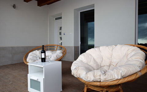 Villa Marzia: Meubles, Bois, Design Intérieur, Sol, Sol, Parquet, Pièce, Tache De Bois, Chaise, Dur
