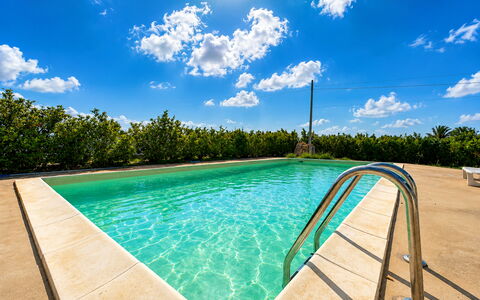 Villa Marzia: Bleu, L'Eau, Piscine, Composite, Réflexion, Recours, Caractéristique De L'Eau, Eco Hôtel, Miroir D'Eau