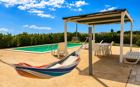 Villa Marzia: Mobilier De Jardin, Meubles, Ombre, Loisir, Recours, Chaise, Eco Hôtel, Structure En Plein Air, Piscine, Pergola
