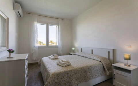 Villa Marzia: Chambre, Appartement, Sol, Lit, Domicile, Meubles, Literie, Cadre De Lit, Drap De Lit, Pièce