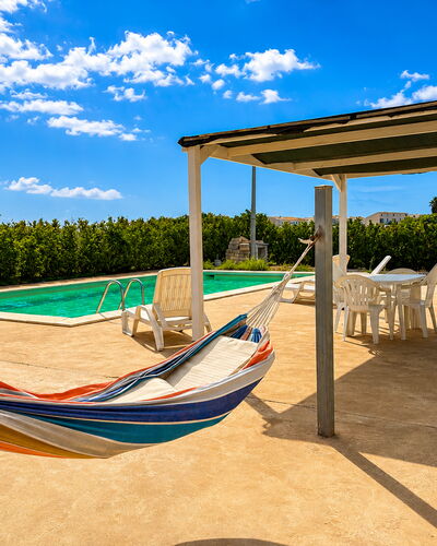 Villa Marzia: Mobilier De Jardin, Meubles, Ombre, Loisir, Recours, Chaise, Eco Hôtel, Structure En Plein Air, Piscine, Pergola