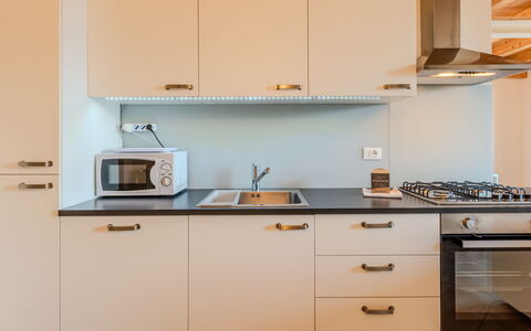 La Terza Casa: Cuisine, Comptoir, Appareil De Cuisine, Cabinetry, Principaux Appliance, Design Intérieur, Bois, Sol, Cuisinière, Meubles