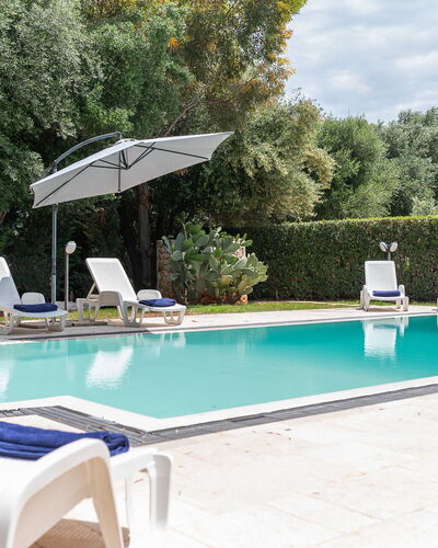 Villa Margherita: Piscine, Bleu, Mobilier De Jardin, Recours, Balancelle, Composite, Ombre, Chaise, Thermes, Biens